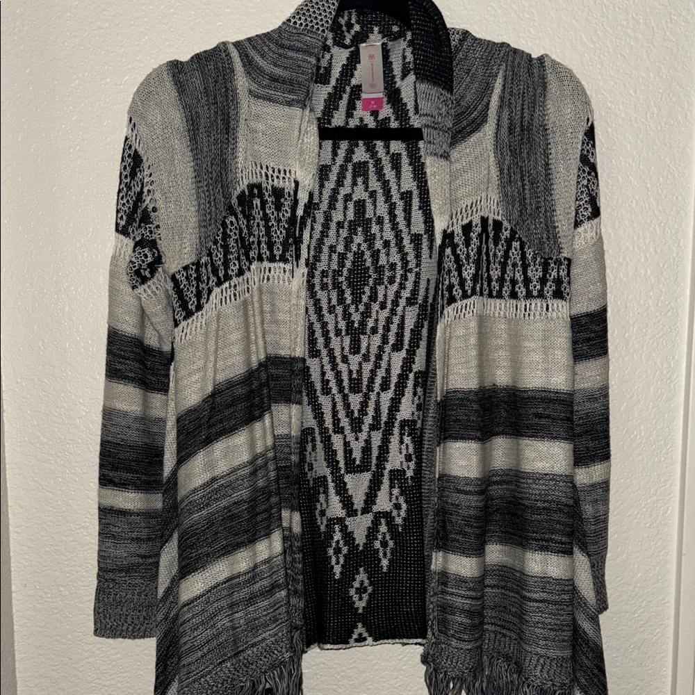 Women's Black and Gray Patterned Sweater Cardigan